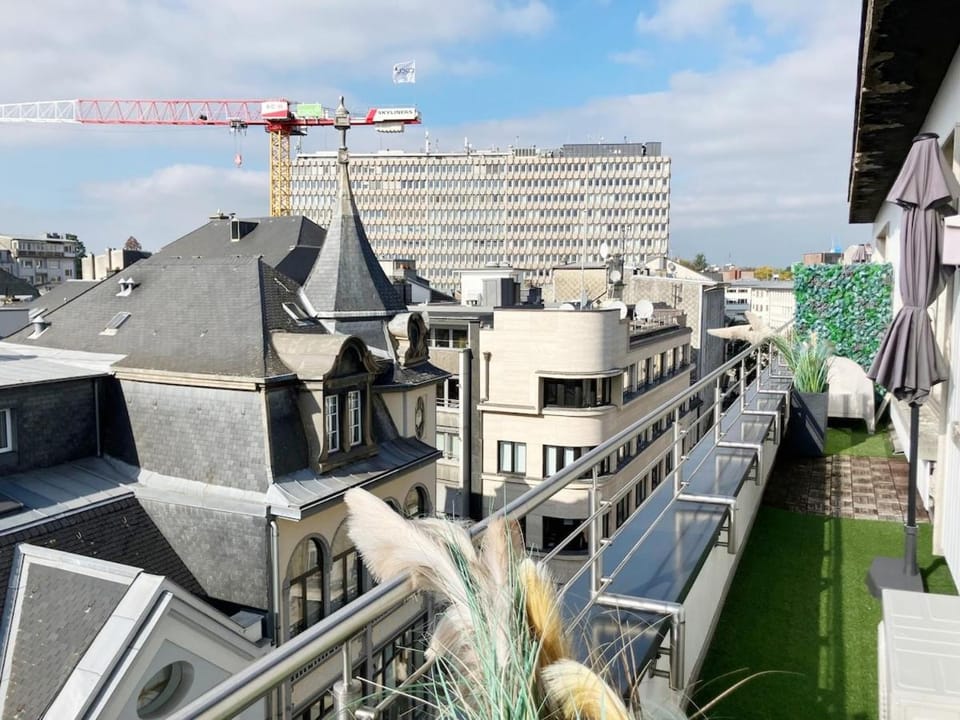 Property building, Day, Neighbourhood, City view, Street view, Location