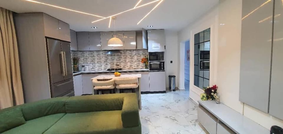 4 bedrooms Luxury Apartment Apartment in Nigeria