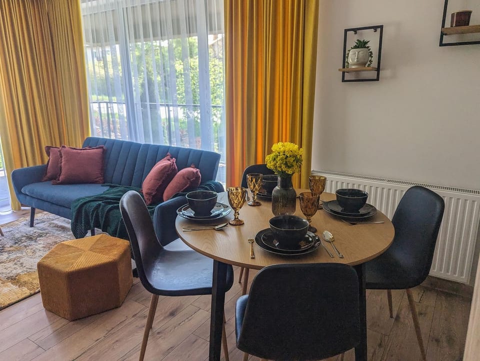 Living room, Seating area, Dining area