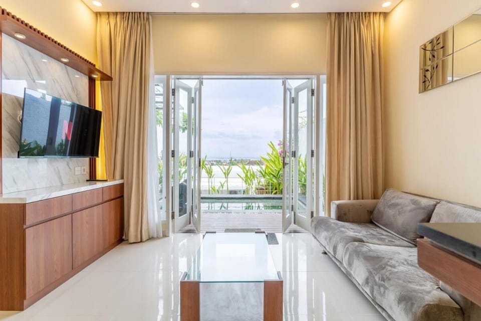 Communal lounge/ TV room, TV and multimedia, Living room, Seating area, Evening entertainment