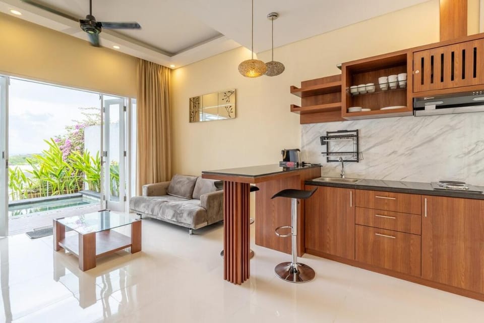 Kitchen or kitchenette, Living room, Seating area, Dining area