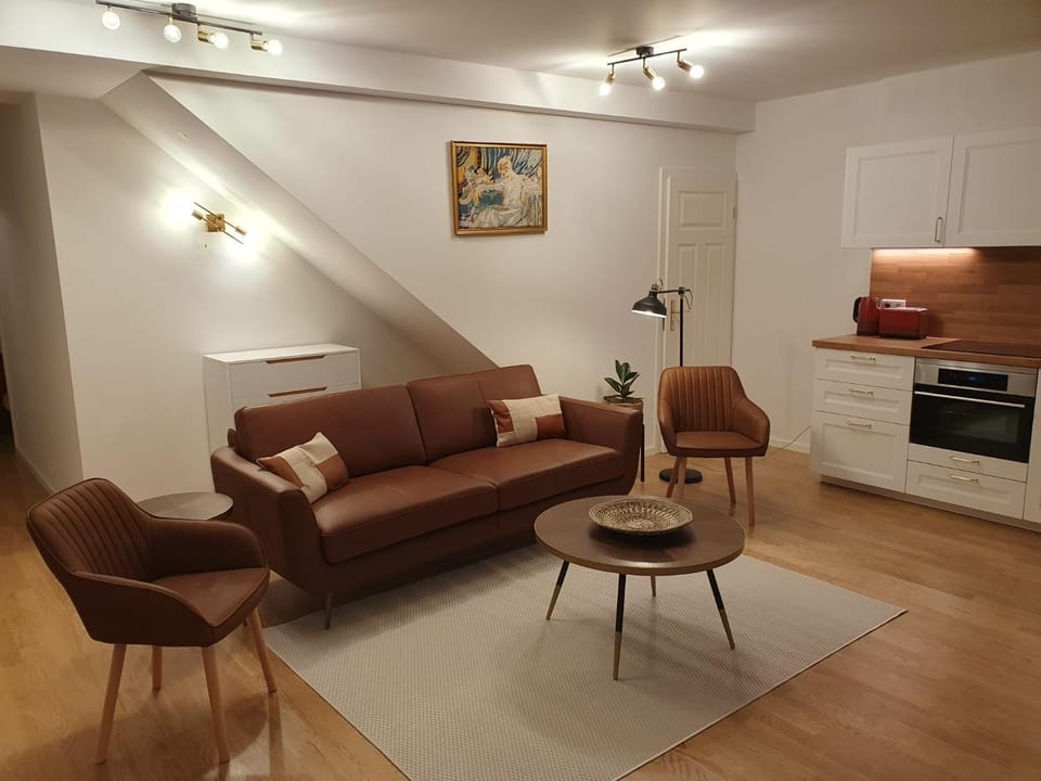 75m2 lichtdurchflutete 3 Zimmer Souterrain Wohnung in einem Neubau Villa Apartment in Munich