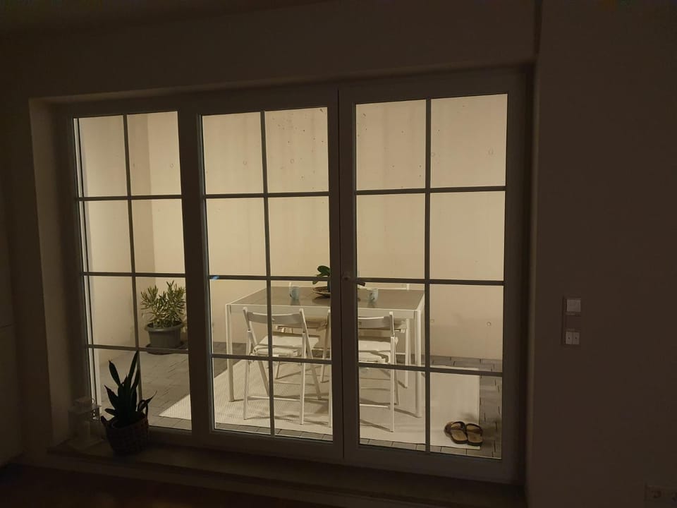 75m2 lichtdurchflutete 3 Zimmer Souterrain Wohnung in einem Neubau Villa Apartment in Munich