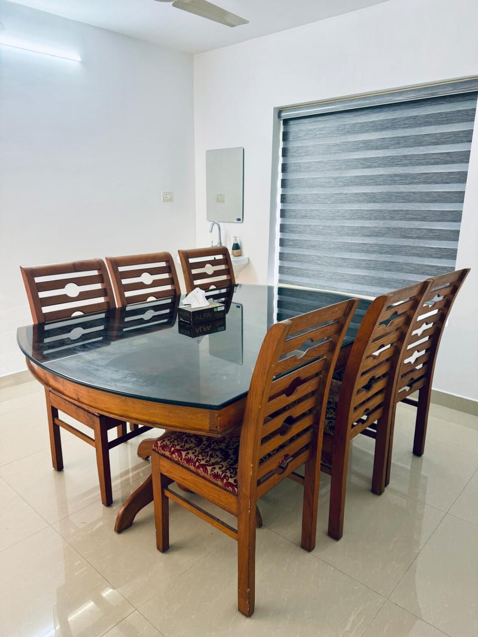 Seating area, Dining area