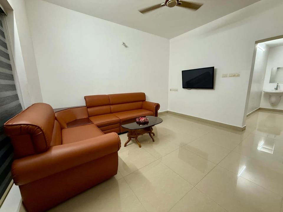 Communal lounge/ TV room, TV and multimedia, Living room, Seating area