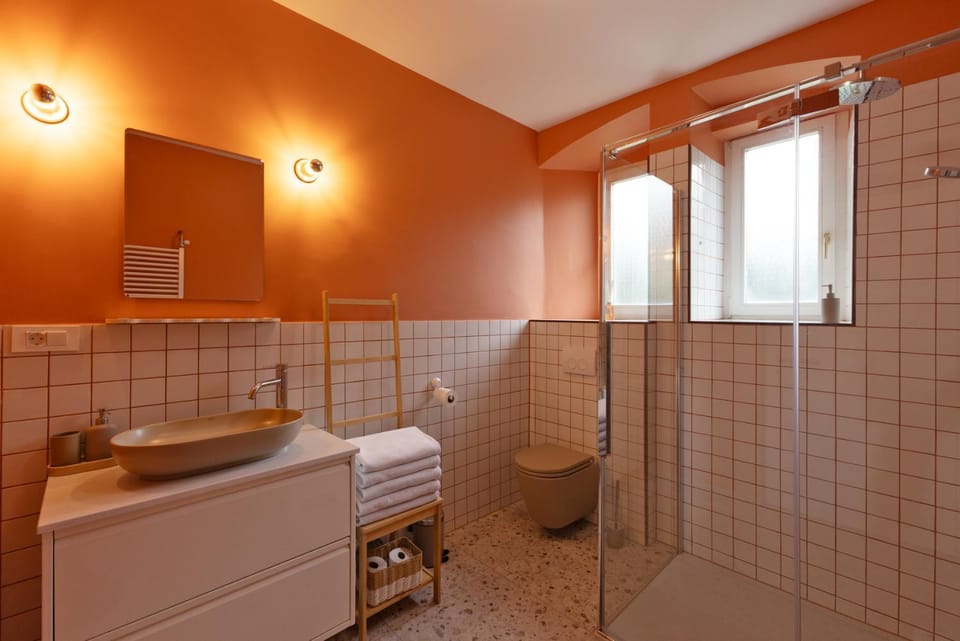 Shower, Toilet, Bathroom, towels