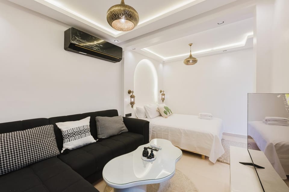Bed, TV and multimedia, Photo of the whole room, Bedroom, air conditioner
