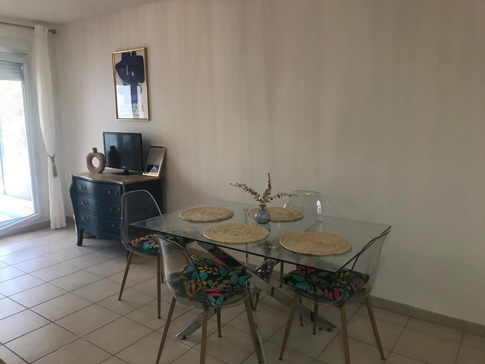 TV and multimedia, Dining area