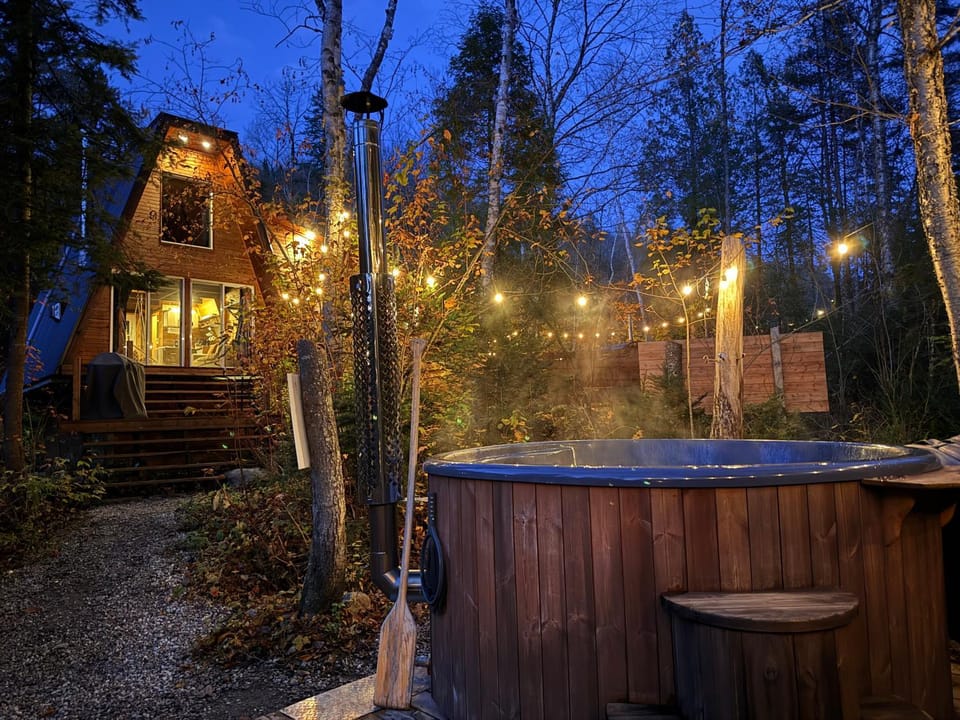 Property building, Night, Natural landscape, Garden, Hot Tub, Garden view