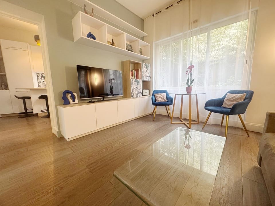 Garden House The Arch Apartment in Paris