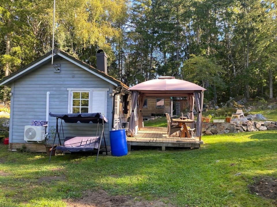 Cozy cottage in the woods near lake & sauna House in Stockholm County