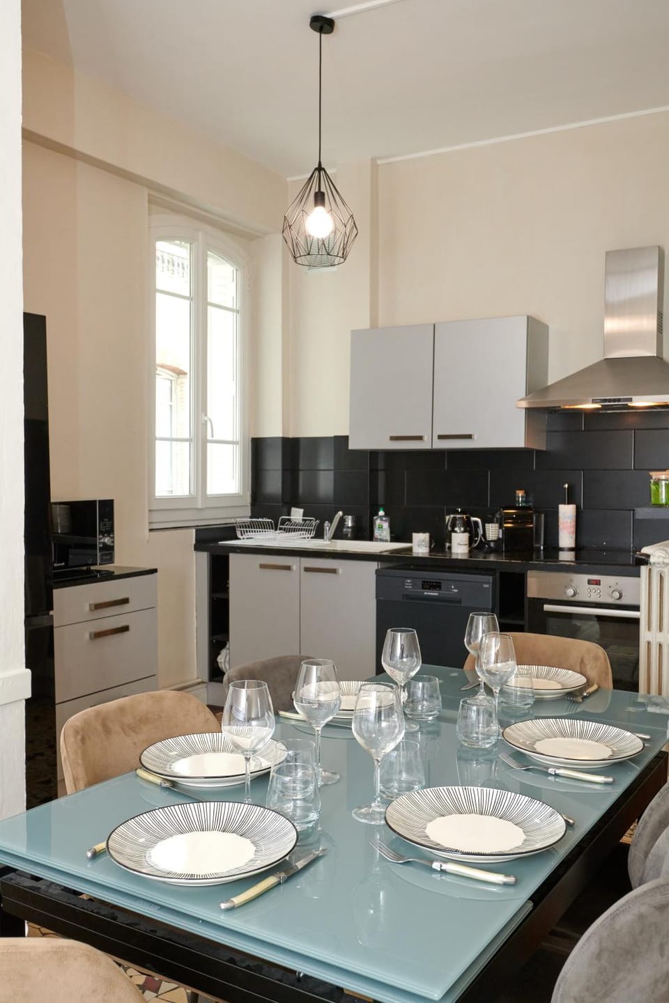 HYPER CENTRE 2 CHAMBRES 70m2 6 PERSONNES Apartment in Reims
