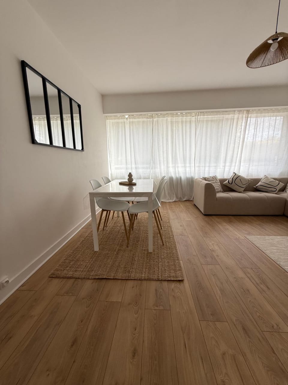 Living room, Seating area, Dining area
