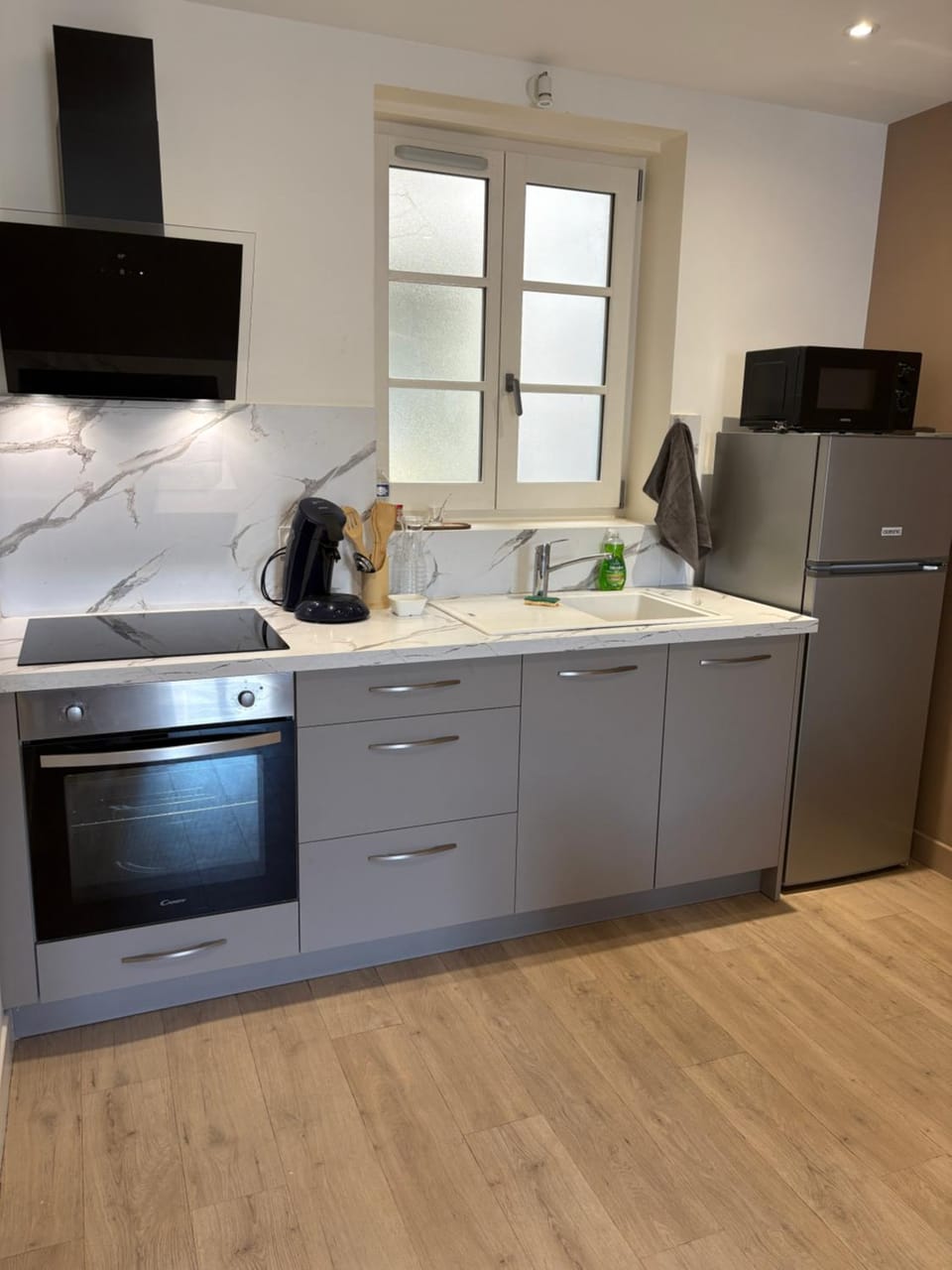 Kitchen or kitchenette, oven, stove