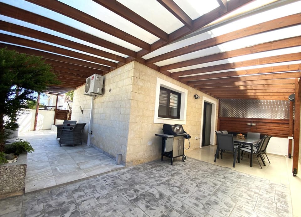 Patio, BBQ facilities, Dining area