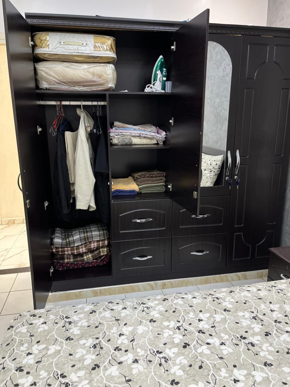 towels, wardrobe