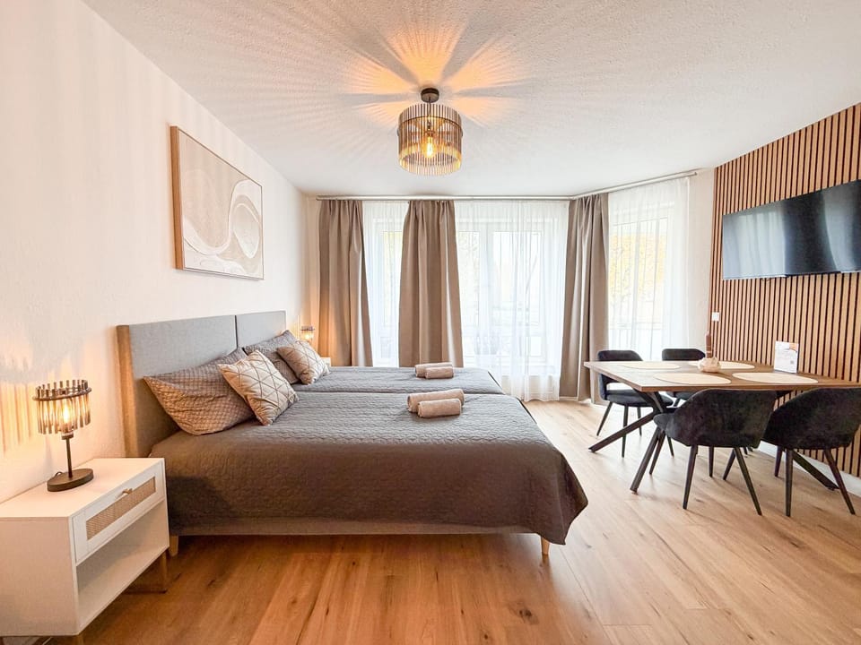 Bed, TV and multimedia, Living room, Seating area, Dining area