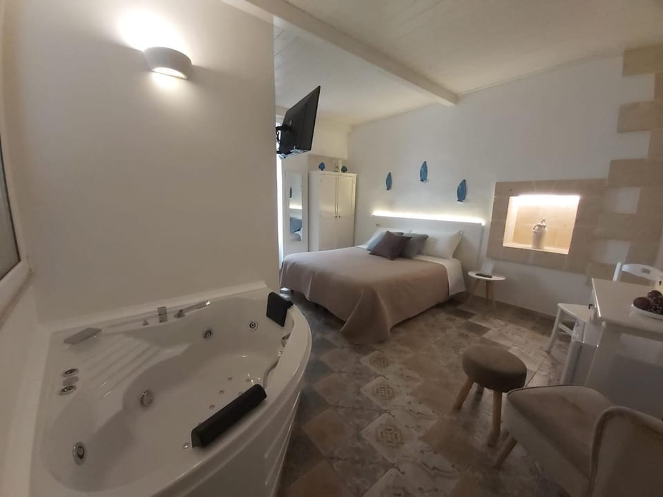 Hot Tub, Photo of the whole room