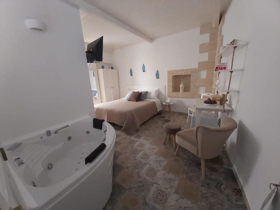 Hot Tub, Photo of the whole room