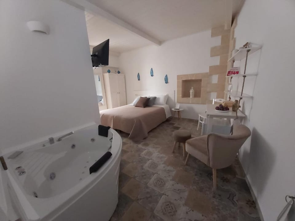 Hot Tub, Photo of the whole room