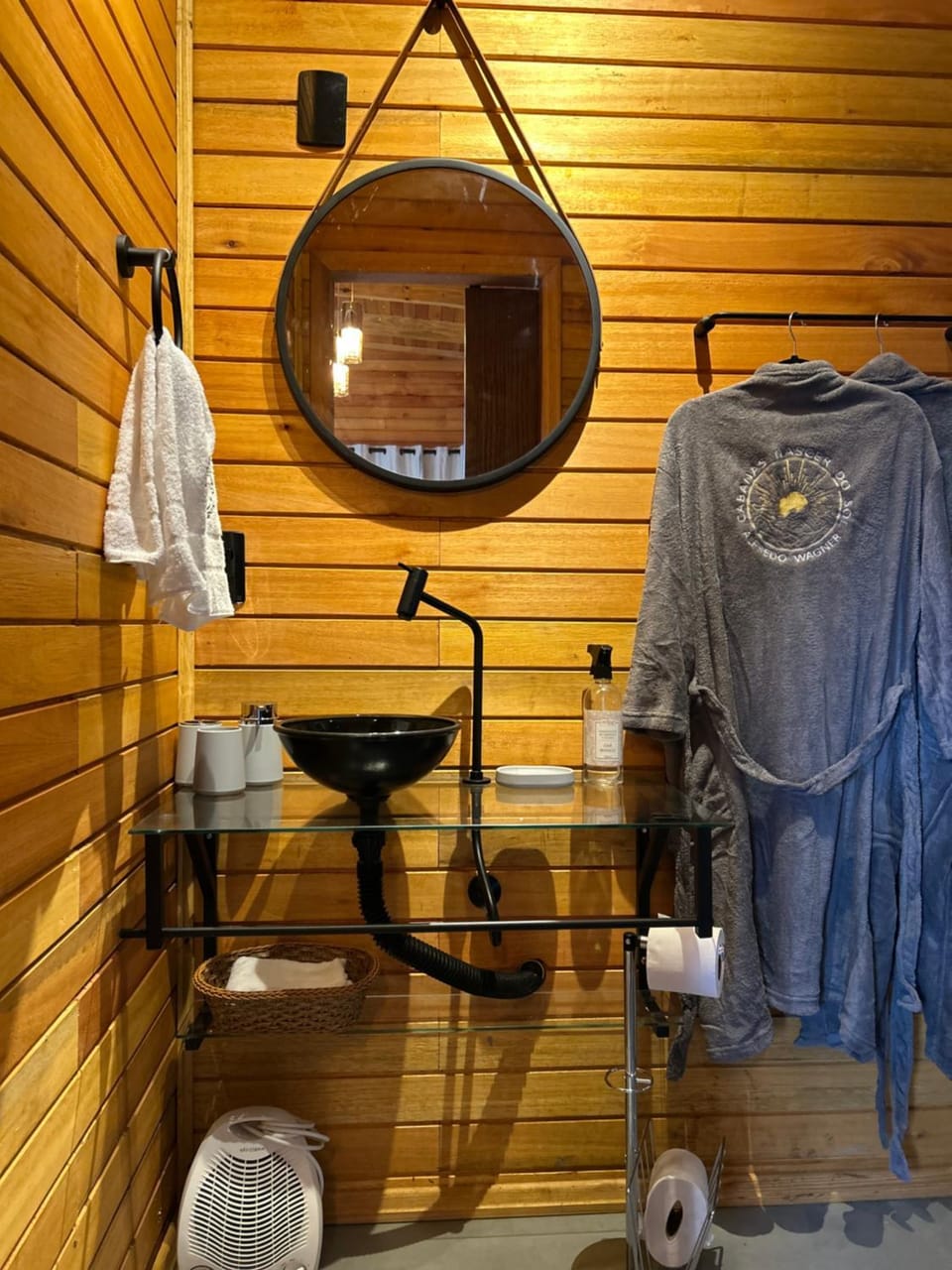 Bathroom, towels