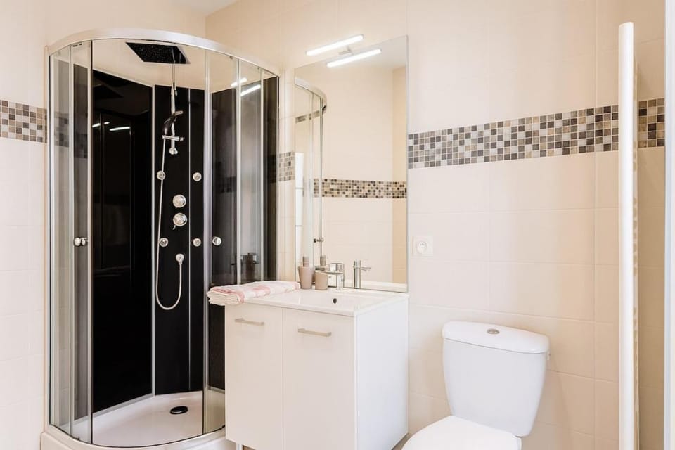 Shower, Toilet, Bathroom