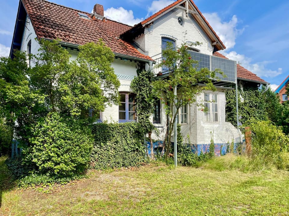Property building, Day