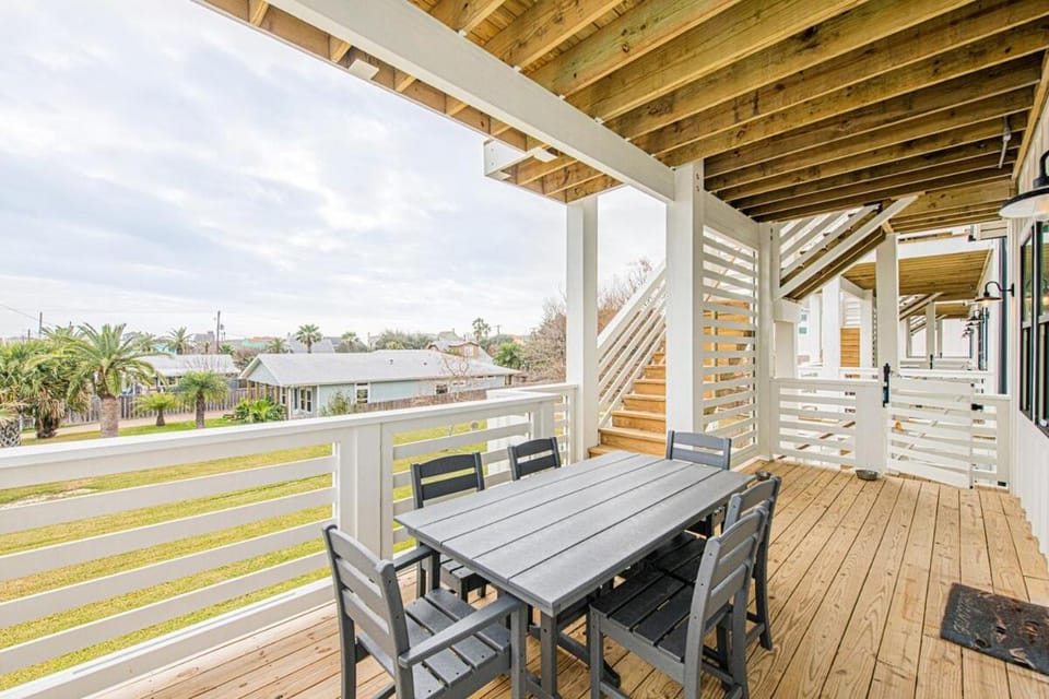 Double Dunes! Heated Pool with Ocean Views! House in Port Aransas