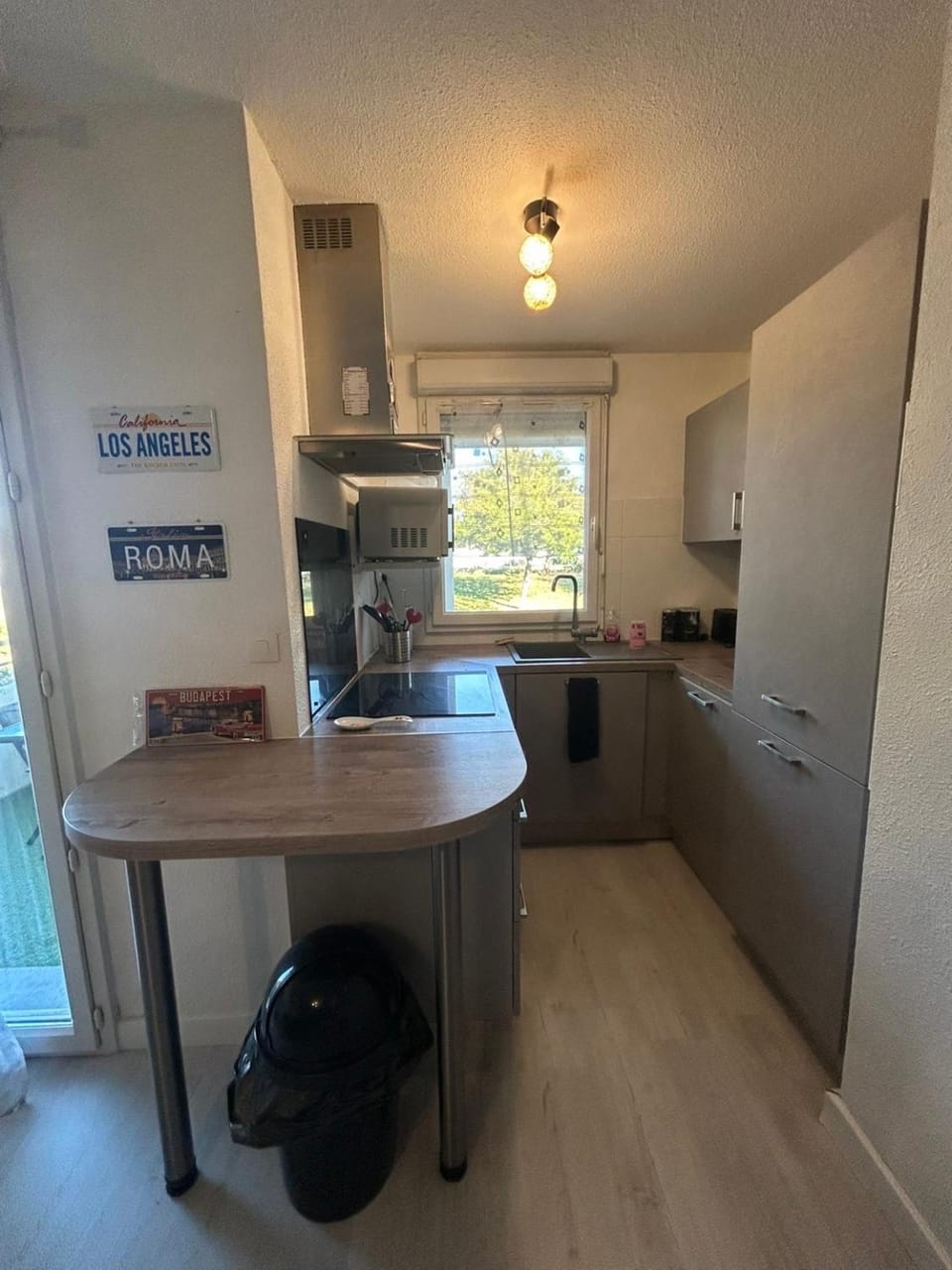 Kitchen or kitchenette, oven, stove