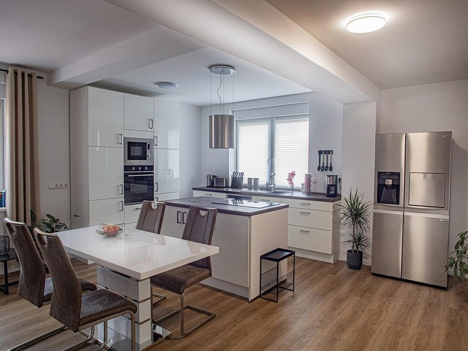 Kitchen or kitchenette, Dining area, dishwasher, microwave, oven, stove
