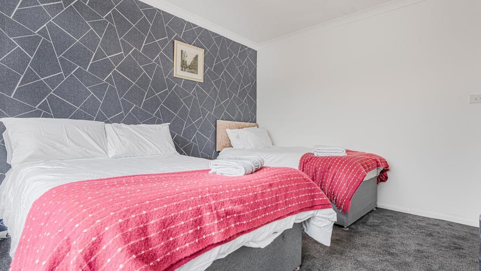 Spacious 5 Bedroom House House in Metropolitan Borough of Solihull