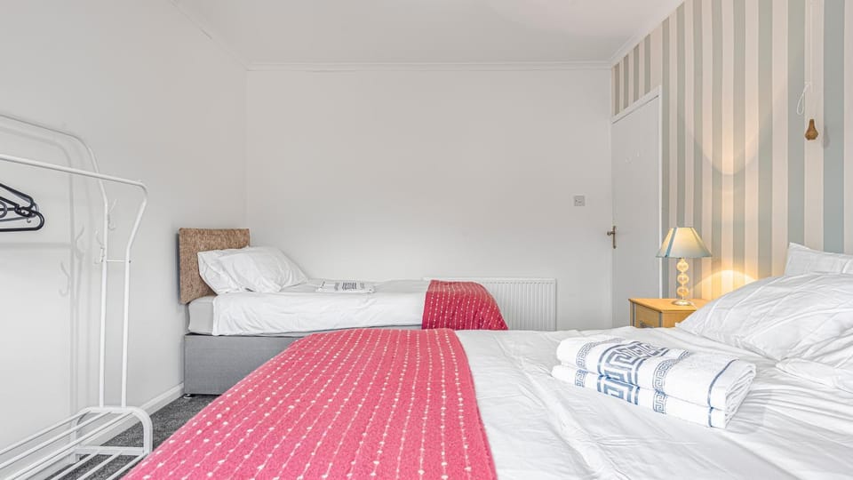 Spacious 5 Bedroom House House in Metropolitan Borough of Solihull