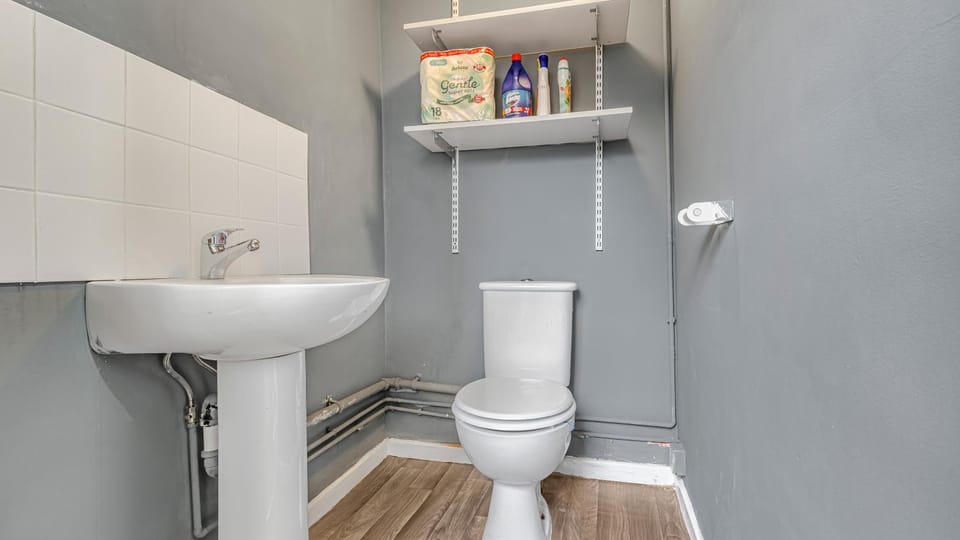 Spacious 5 Bedroom House House in Metropolitan Borough of Solihull