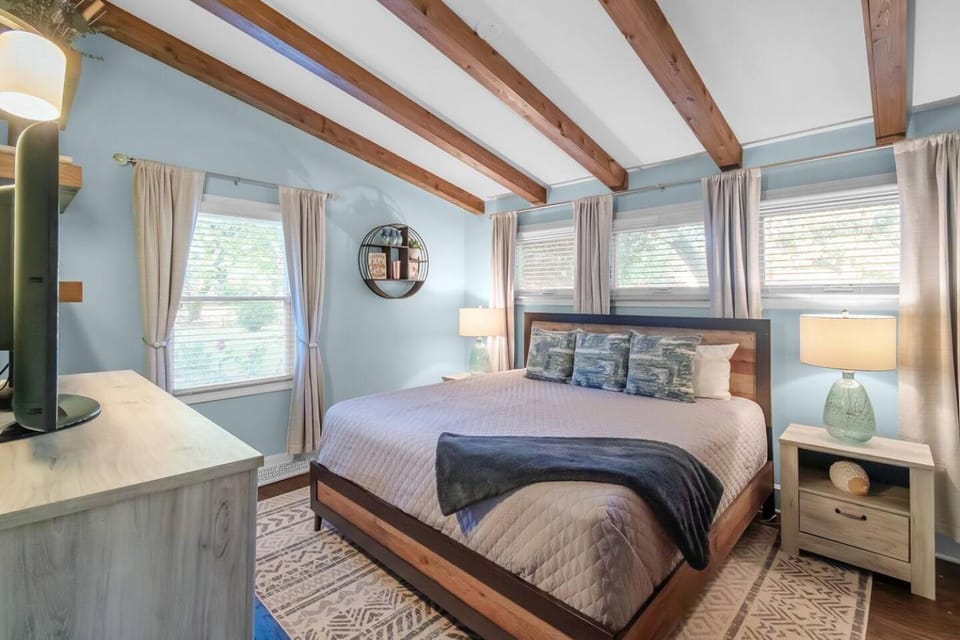 3BR PGA Garden Oasis - Near Quail Hollow and Light Rail House in Charlotte