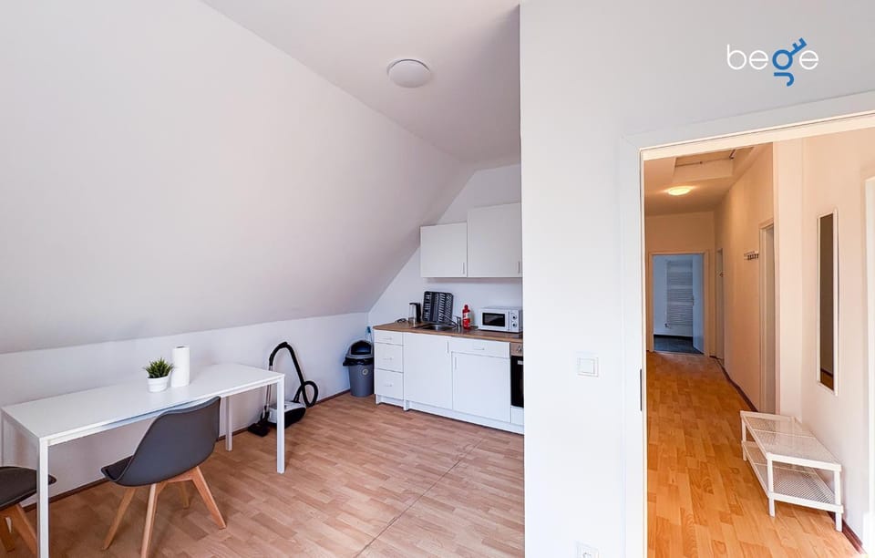 Kitchen or kitchenette, Seating area, Dining area, stove