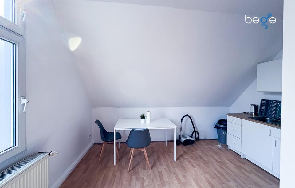 Kitchen or kitchenette, Dining area, stove