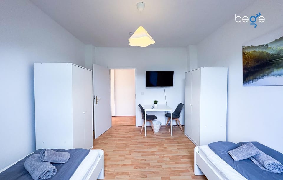 Bed, TV and multimedia, Photo of the whole room, Seating area, Evening entertainment, Bedroom