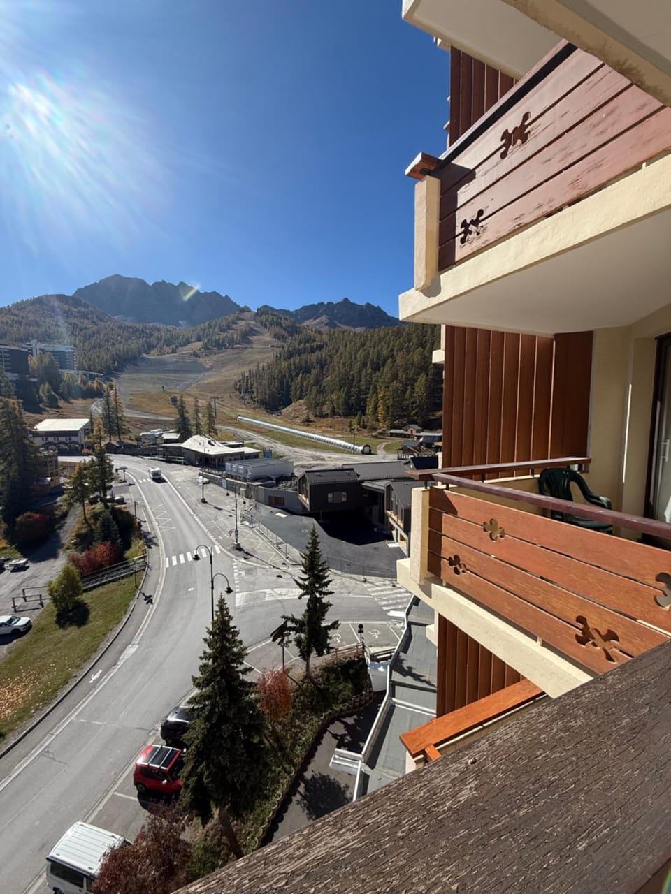 Property building, Natural landscape, Mountain view, Parking