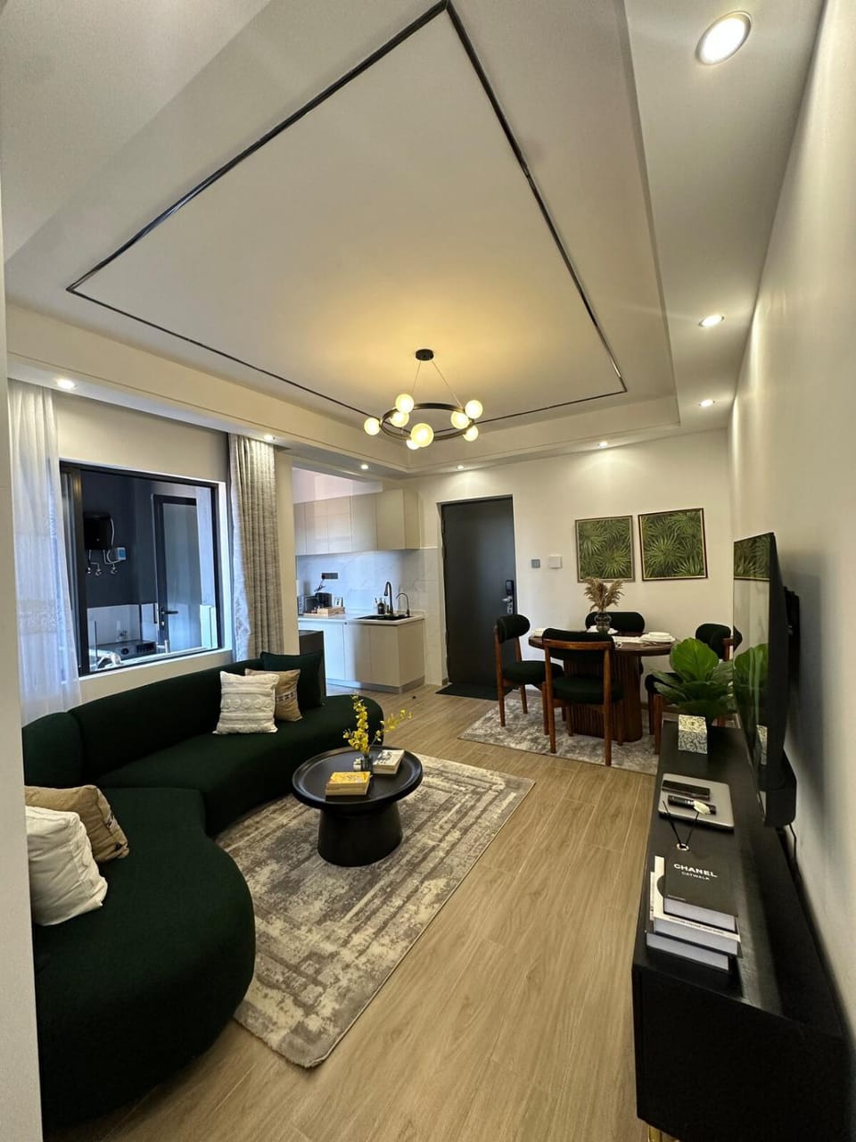 TV and multimedia, Seating area, Dining area