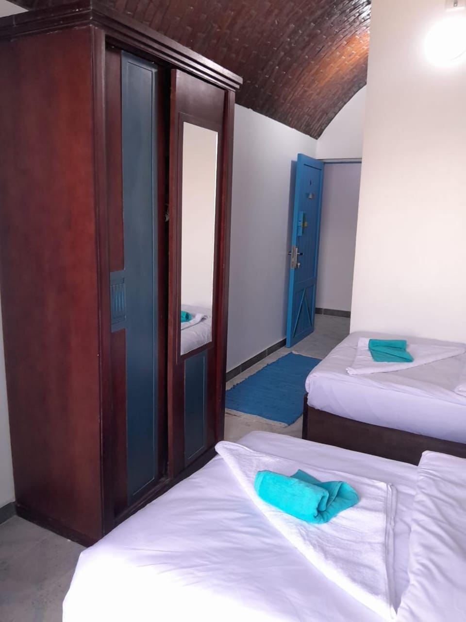 towels, wardrobe