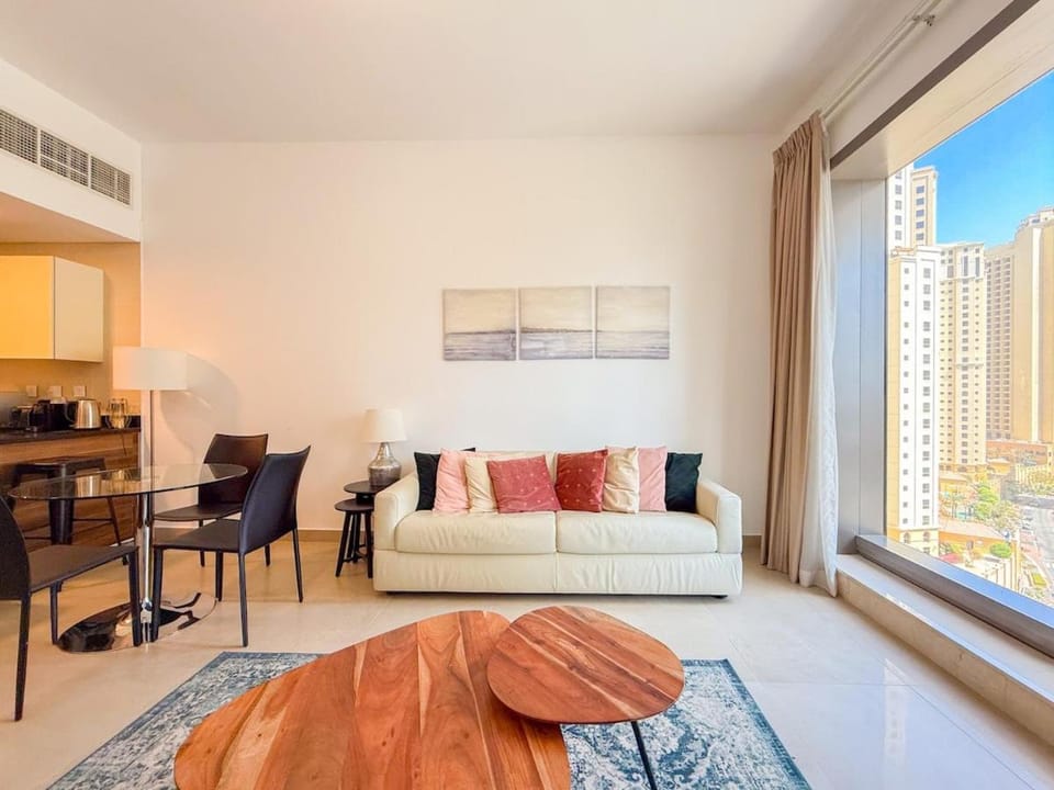 Chic Stay in Sparkle Towers Apartment in Dubai