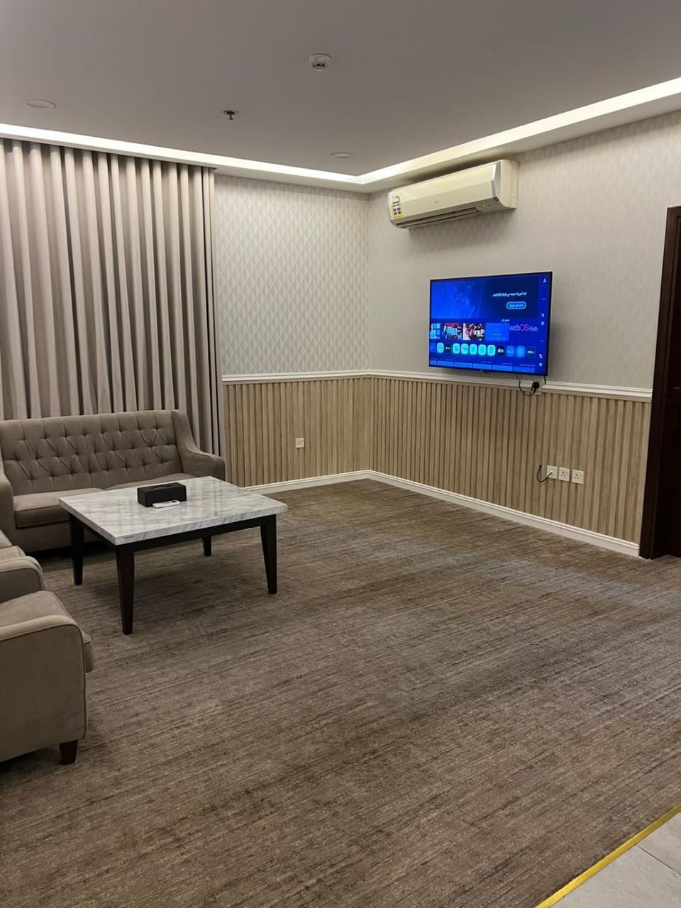 TV and multimedia, Seating area, air conditioner