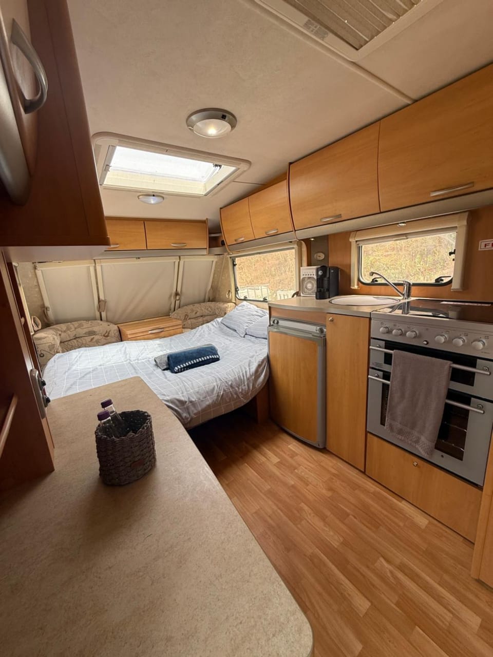 Bed, Kitchen or kitchenette, Bedroom, oven, pet friendly, stove