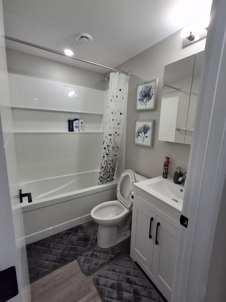 Oxnard Villa Apartment in Winnipeg