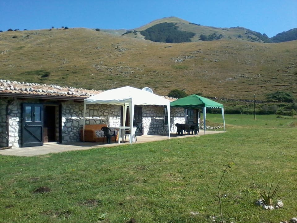 Chalet Vista Lago Bed and Breakfast in Molise, Italy