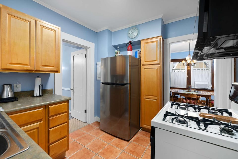 Kitchen or kitchenette, oven, stove