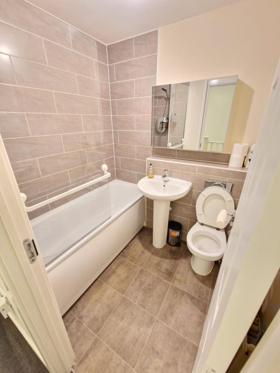NightRest Homes Orchid2 NEC Free Parking 2Toilets Apartment in Metropolitan Borough of Solihull