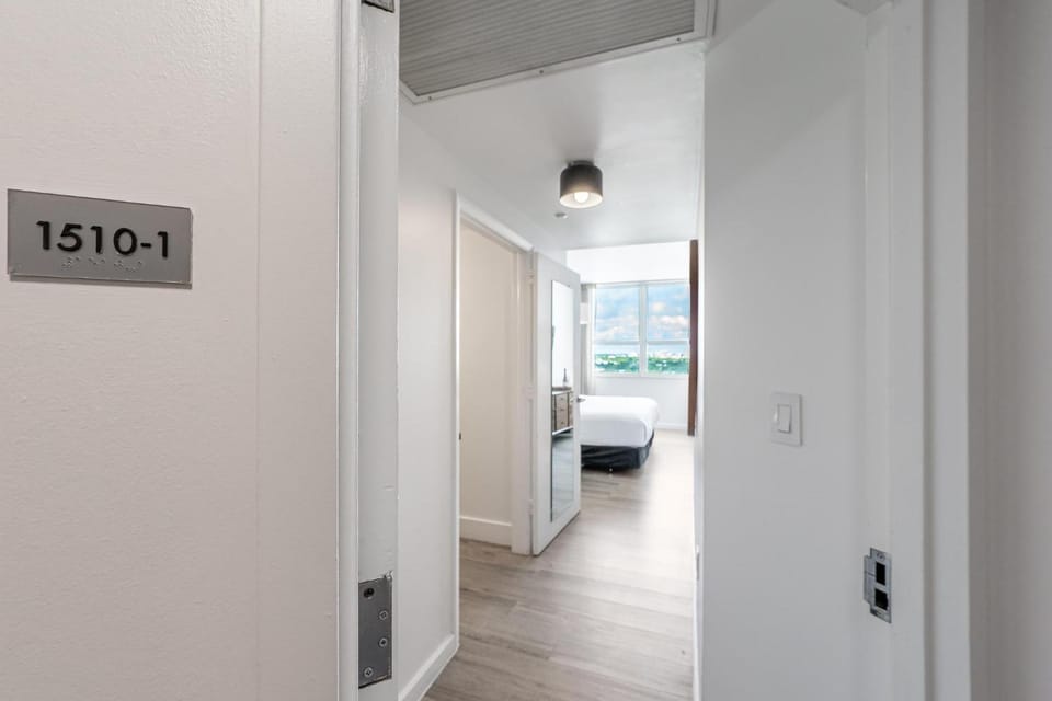 Spacious Connecting Studios Sleeps 4 with 2 Parking Spots Apartment in Coconut Grove