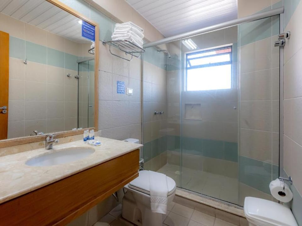 Cama em quarto quadruplo Réveillon Balneário Camboriú pacote 7 dias entra em 28-12com café incluso preço unico promoção Apartment in Camboriú