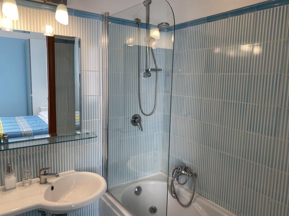 Shower, Hot Tub, Bathroom